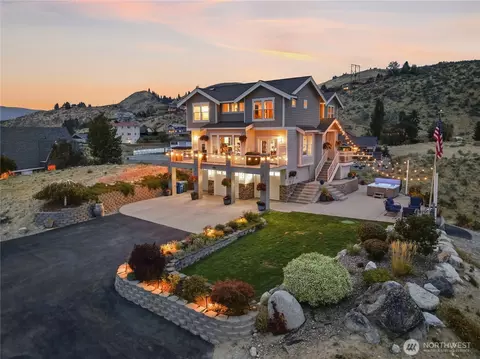 Exterior - 200 Crescent St, Chelan, WA 98816 photo 1 of 11