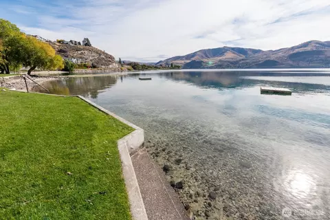 View/Area - 200 Crescent St, Chelan, WA 98816 photo 6 of 6