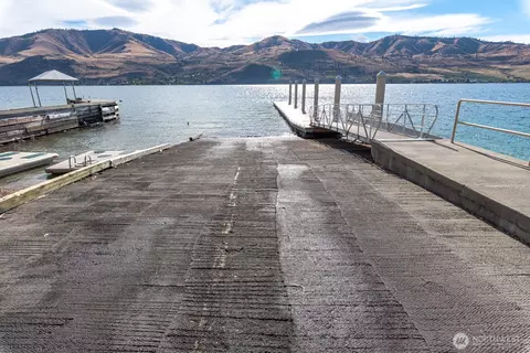 Exterior - 200 Crescent St, Chelan, WA 98816 photo 10 of 11
