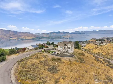 200 Crescent St, Chelan, WA 98816