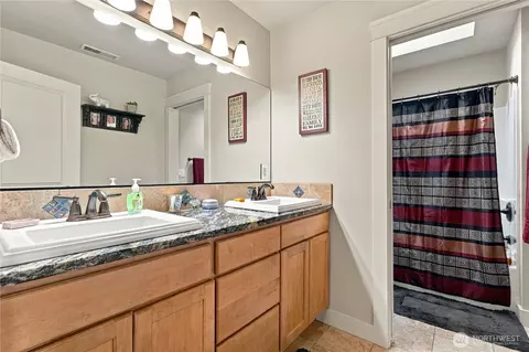 Bath - 200 Crescent St, Chelan, WA 98816 photo 4 of 5