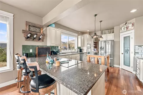 Kitchen - 200 Crescent St, Chelan, WA 98816 photo 1 of 1