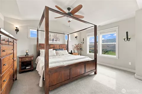 Bedroom - 200 Crescent St, Chelan, WA 98816 photo 1 of 4