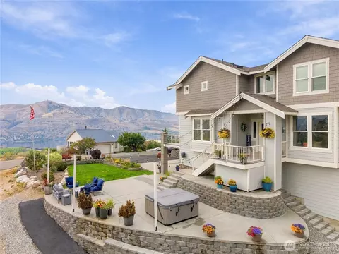 Exterior - 200 Crescent St, Chelan, WA 98816 photo 3 of 11