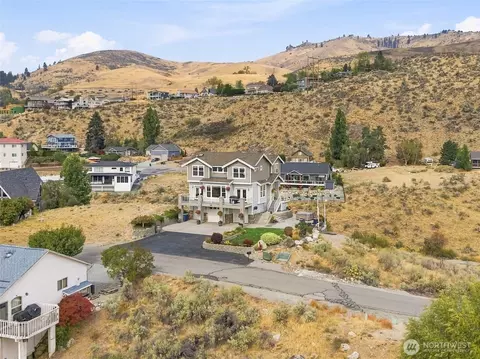 View/Area - 200 Crescent St, Chelan, WA 98816 photo 2 of 6