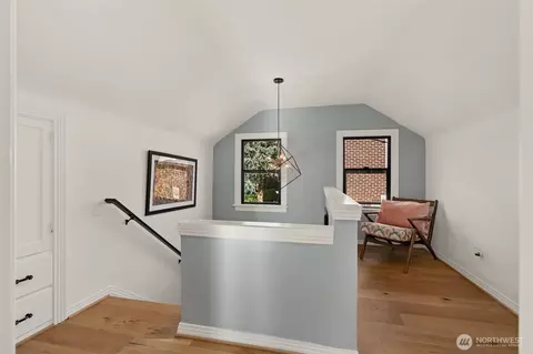 Entry Way - 3302 E Pine St, Seattle, WA 98122 photo 3 of 4