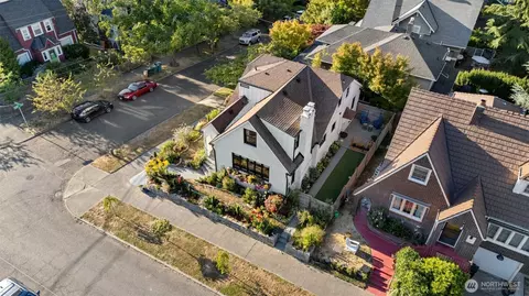 Exterior - 3302 E Pine St, Seattle, WA 98122 photo 7 of 8