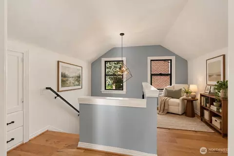 Entry Way - 3302 E Pine St, Seattle, WA 98122 photo 1 of 4