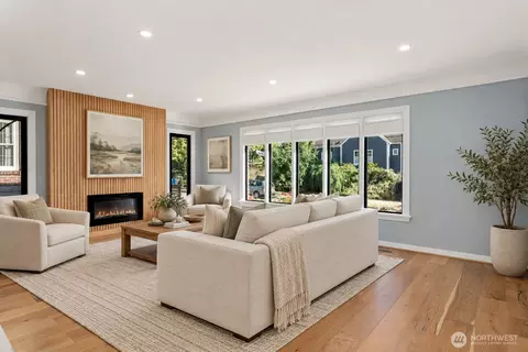 Living - 3302 E Pine St, Seattle, WA 98122 photo 1 of 2