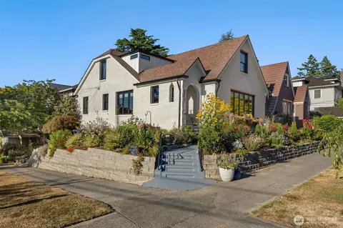 Exterior - 3302 E Pine St, Seattle, WA 98122 photo 3 of 8