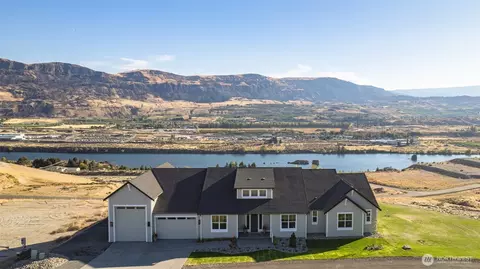 114 S Valiant Dr, East Wenatchee, WA 98802