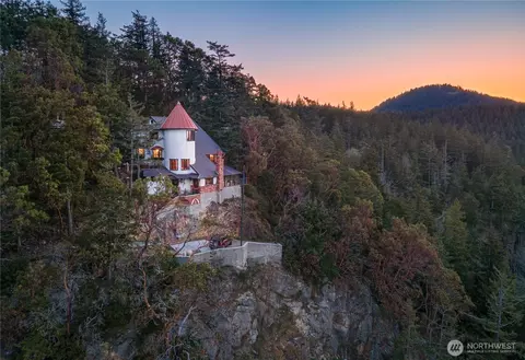 4385 Wildwood Ln, Anacortes, WA 98221