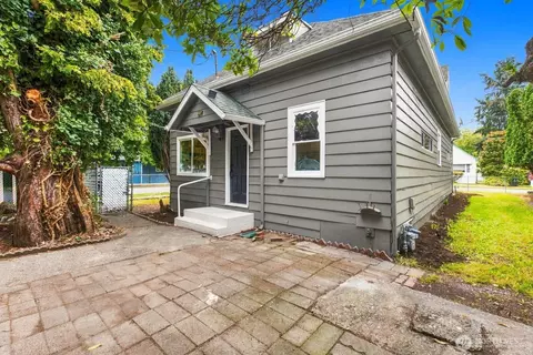 501 Smithers Ave S, Renton, WA 98055