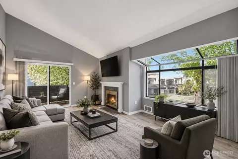 10014 NE 122nd St #D, Kirkland, WA 98034