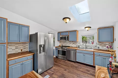 Kitchen - 18303 85th Avenue Ct E, Puyallup, WA 98375 photo 2 of 3