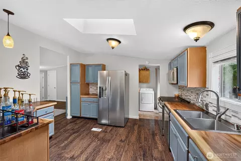 Kitchen - 18303 85th Avenue Ct E, Puyallup, WA 98375 photo 1 of 3