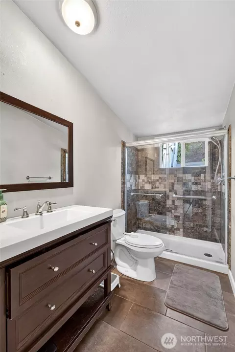 Bath - 18303 85th Avenue Ct E, Puyallup, WA 98375 photo 5 of 5