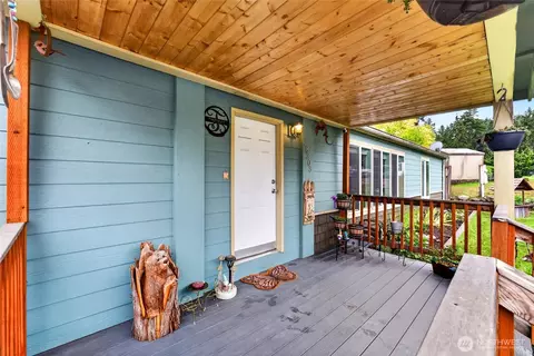 Exterior - 18303 85th Avenue Ct E, Puyallup, WA 98375 photo 3 of 9