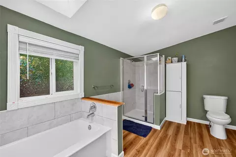 Bath - 18303 85th Avenue Ct E, Puyallup, WA 98375 photo 2 of 5