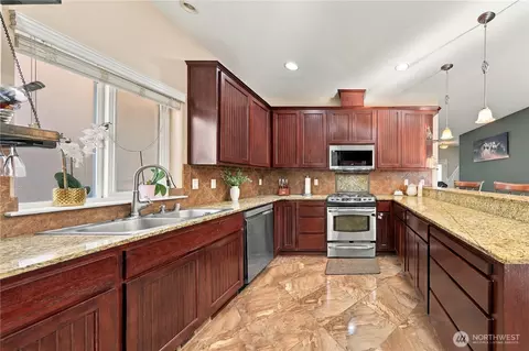 Kitchen - 7402 Olympic Dr, Everett, WA 98203 photo 2 of 5