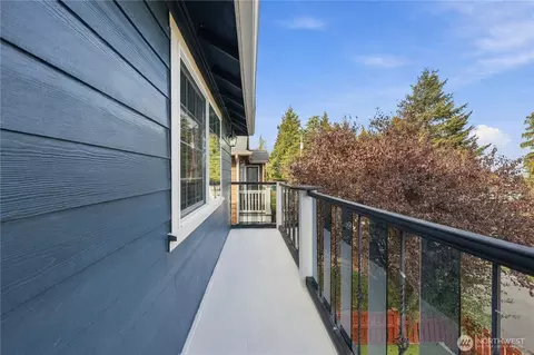 Exterior - 7402 Olympic Dr, Everett, WA 98203 photo 4 of 9