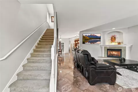 Entry Way - 7402 Olympic Dr, Everett, WA 98203 photo 1 of 2
