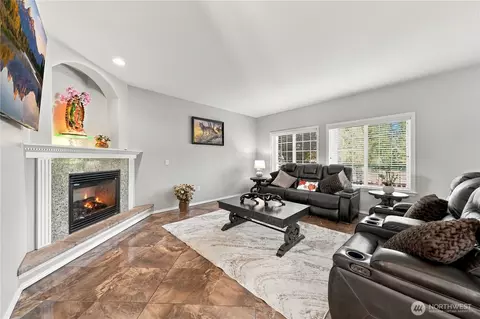 Living - 7402 Olympic Dr, Everett, WA 98203 photo 1 of 2