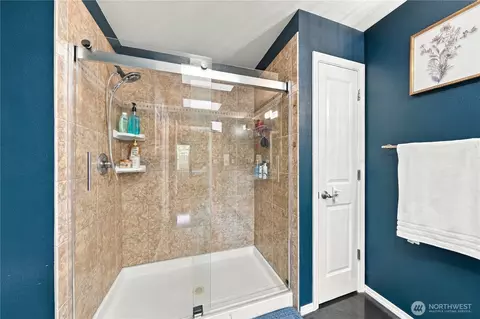 Bath - 7402 Olympic Dr, Everett, WA 98203 photo 4 of 5