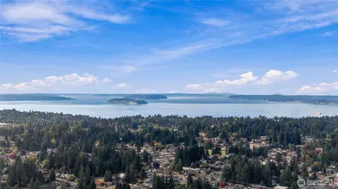 View/Area - 7402 Olympic Dr, Everett, WA 98203 photo 3 of 3