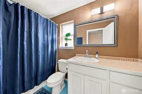 Bath - 7402 Olympic Dr, Everett, WA 98203 photo 5 of 5