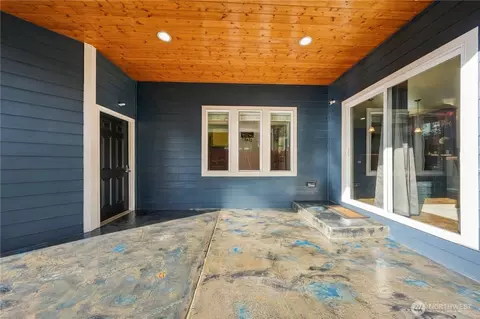 Exterior - 7402 Olympic Dr, Everett, WA 98203 photo 6 of 9