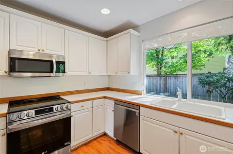 Kitchen - 1728 164th St SE, Mill Creek, WA 98012 photo 2 of 4