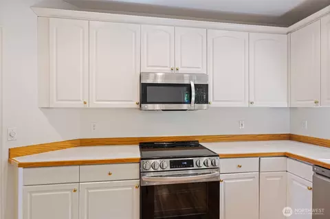 Kitchen - 1728 164th St SE, Mill Creek, WA 98012 photo 3 of 4