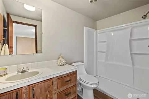Bath - 116 3rd Ave NW, Pacific, WA 98047 photo 2 of 2