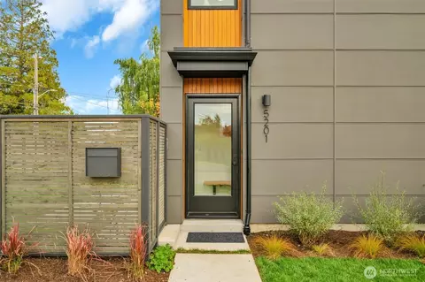 5201 S Holly St, Seattle, WA 98118