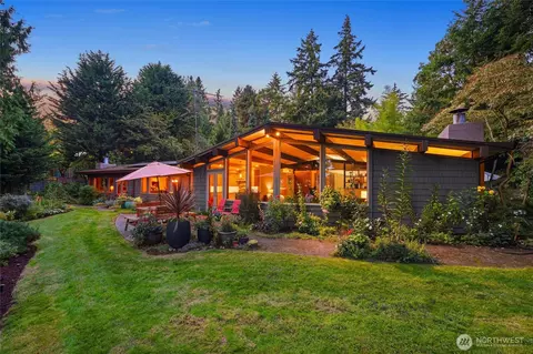 1891 SW 170th St, Normandy Park, WA 98166