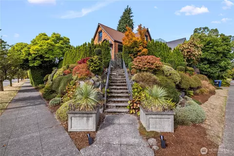 2355 45th Ave SW, Seattle, WA 98116
