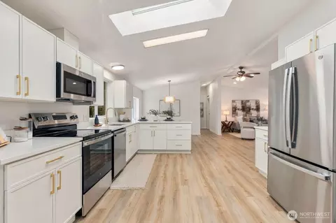 Kitchen - 104 Roppert Rd, Winlock, WA 98596 photo 5 of 5