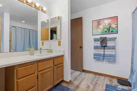 Bath - 23504 19th Dr SE, Bothell, WA 98021 photo 4 of 5