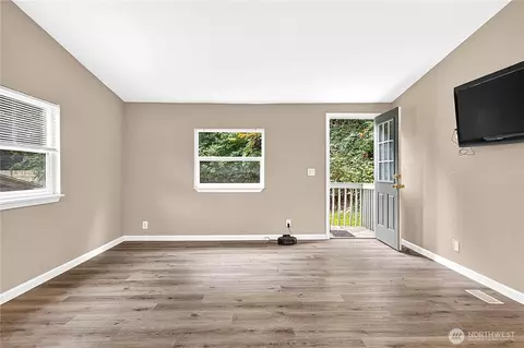 Living - 13001 E Loop View Dr, Granite Falls, WA 98252 photo 1 of 4