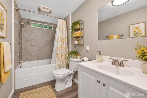 Bath - 13001 E Loop View Dr, Granite Falls, WA 98252 photo 3 of 3