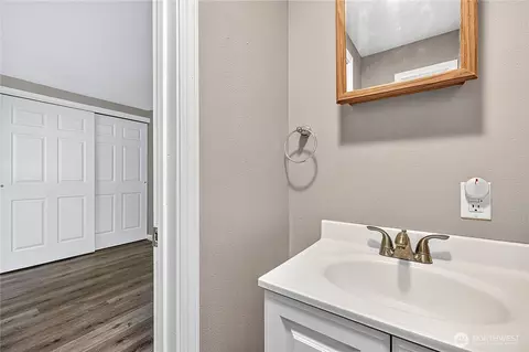 Bath - 13001 E Loop View Dr, Granite Falls, WA 98252 photo 2 of 3