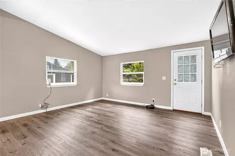 Living - 13001 E Loop View Dr, Granite Falls, WA 98252 photo 4 of 4