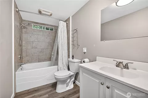 Bath - 13001 E Loop View Dr, Granite Falls, WA 98252 photo 1 of 3