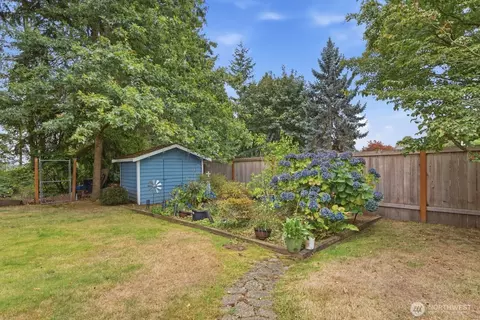 Exterior - 2608 184th Pl SE, Bothell, WA 98012 photo 7 of 8
