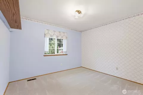 Bedroom - 2608 184th Pl SE, Bothell, WA 98012 photo 4 of 5
