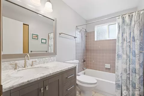 Bath - 2608 184th Pl SE, Bothell, WA 98012 photo 3 of 4