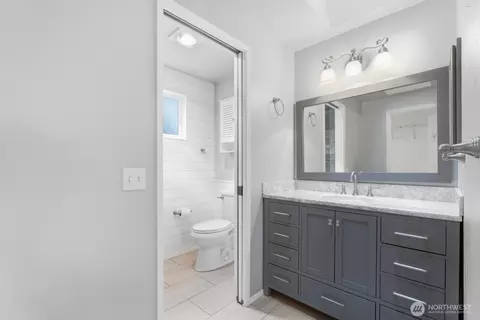 Bath - 2608 184th Pl SE, Bothell, WA 98012 photo 1 of 4