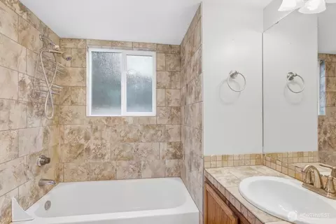 Bath - 2608 184th Pl SE, Bothell, WA 98012 photo 4 of 4