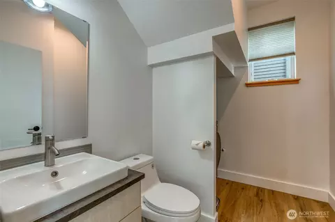 Bath - 429 Pine St #C, Eastsound, WA 98245 photo 1 of 2
